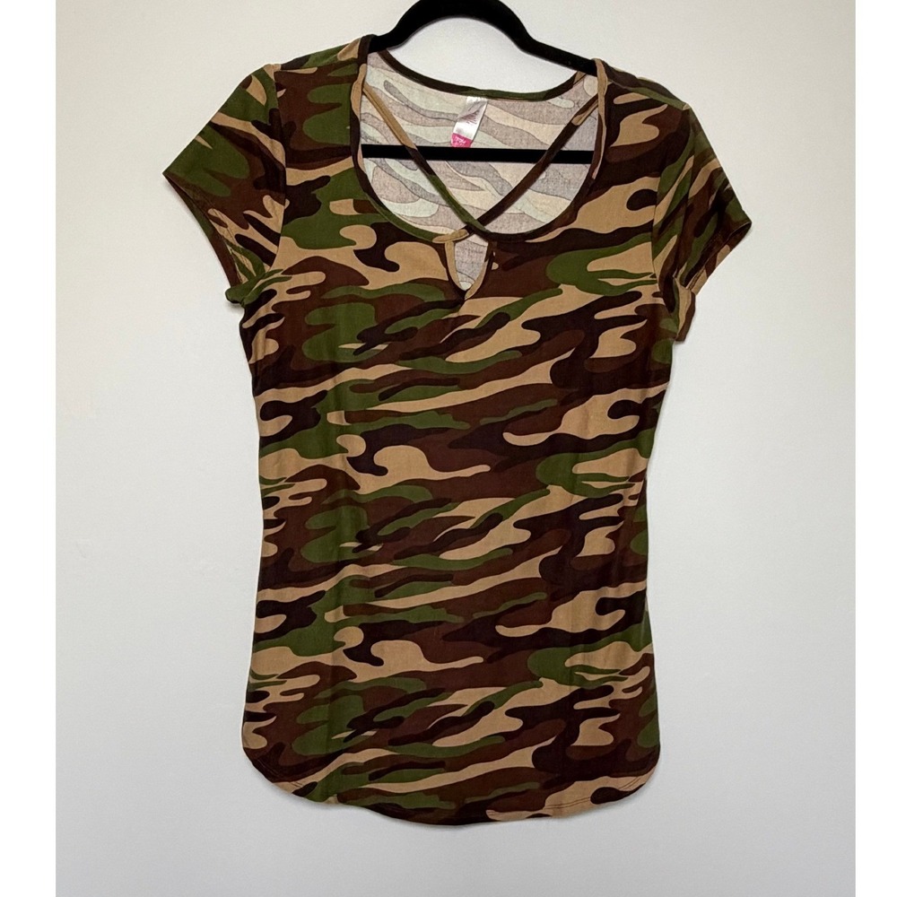 No Boundaries XL Camo T-Shirt Criss Cross Strappy Neckline Short Sleeve